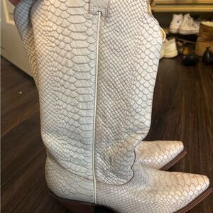 Ariat white snakeskin boots made in Mexico